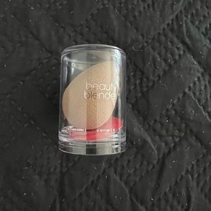 beauty blender sponge